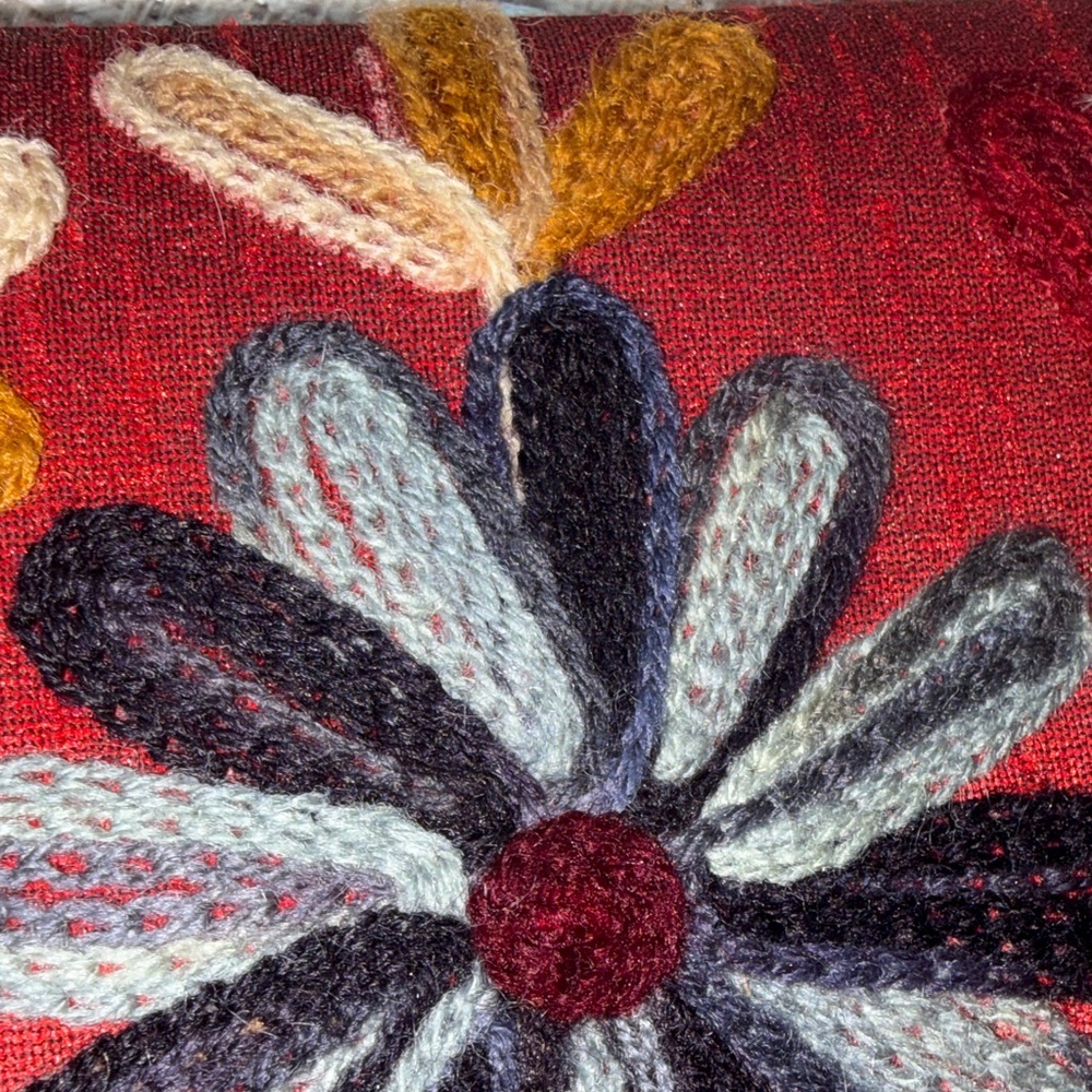 🛑SOLD🛑 Red Floral Embroidered Clutch with Chain Strap - Picture 5 of 11
